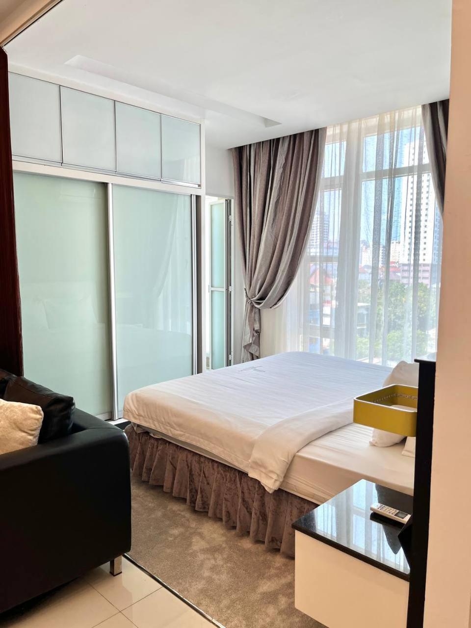 Naki Suites @ Silvertown Πνομ Πενχ Εξωτερικό φωτογραφία